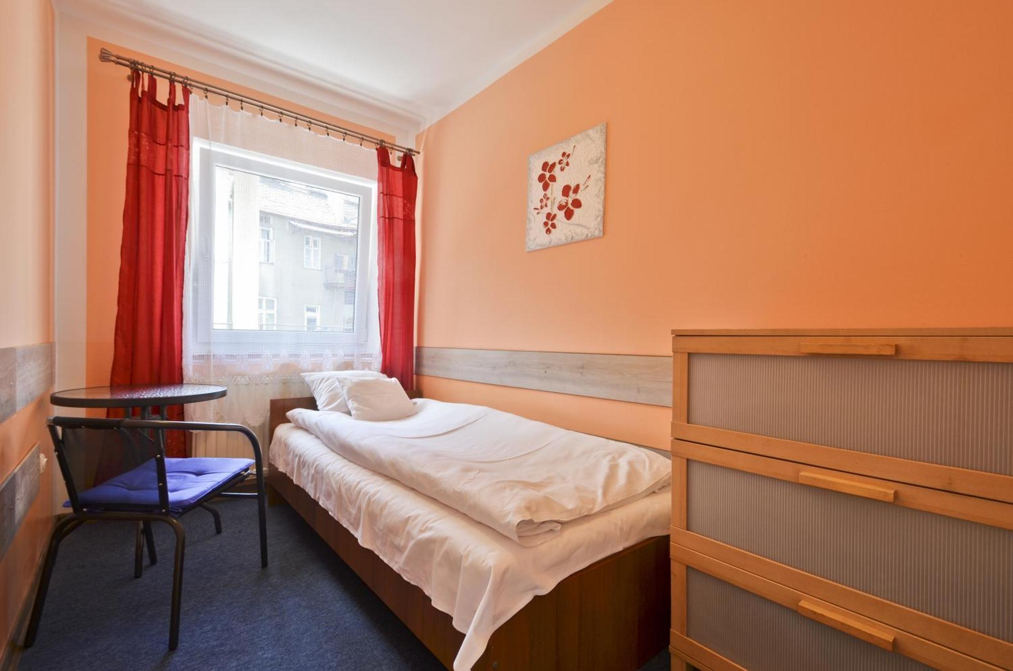 Red Carpet Hostel Krasków Δωμάτιο φωτογραφία