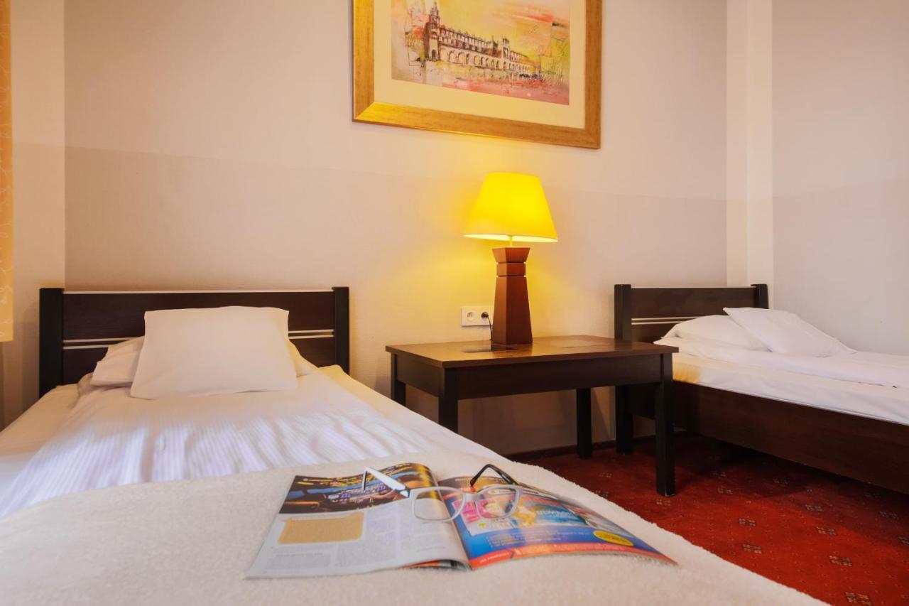Red Carpet Hostel Krasków Εξωτερικό φωτογραφία